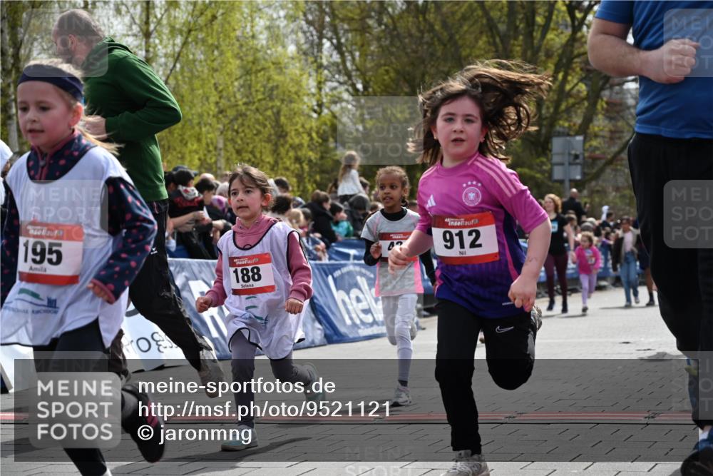 12.04.2026 - 45. Internationalen Wilhelmsburger Insellauf J. Mangold http://msf.ph/oto/9521121 12.04.2026 14:10:49 Ziel 910, 613, 789, 202, 709, 195, 912, 188, 430, 210, 701, 699, 703 meine-sportfotos.de