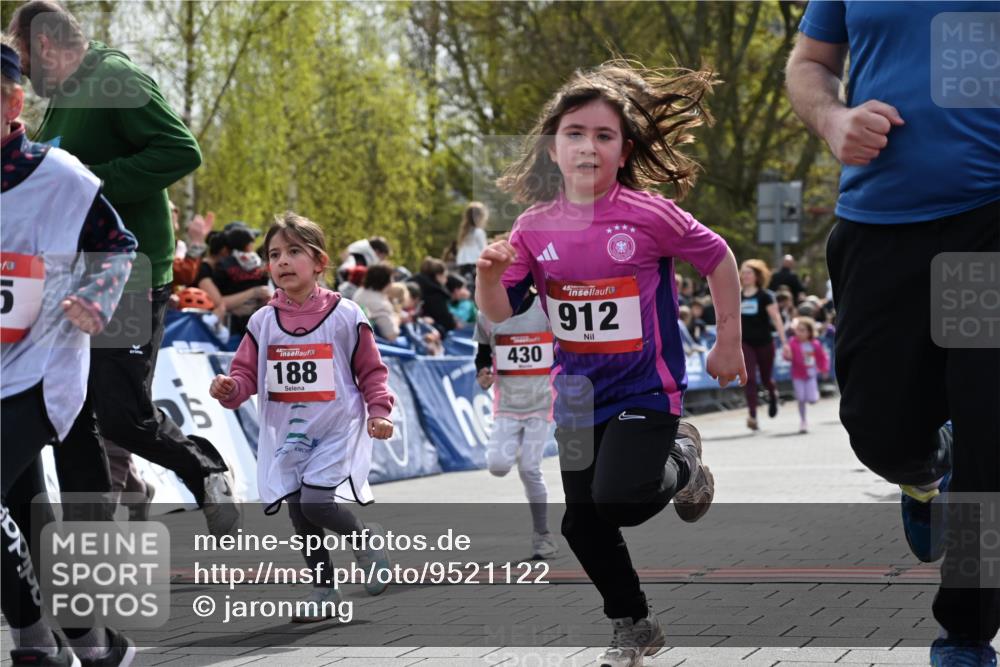 12.04.2026 - 45. Internationalen Wilhelmsburger Insellauf J. Mangold http://msf.ph/oto/9521122 12.04.2026 14:10:49 Ziel 910, 613, 789, 202, 709, 195, 912, 188, 430, 210, 701, 699, 703 meine-sportfotos.de