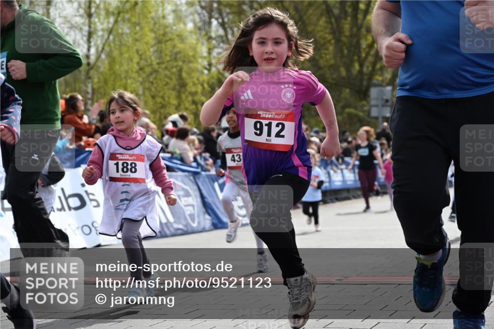 12.04.2026 - 45. Internationalen Wilhelmsburger Insellauf J. Mangold http://msf.ph/oto/9521123 12.04.2026 14:10:49 Ziel 910, 613, 789, 202, 709, 195, 912, 188, 430, 210, 701, 699, 703 meine-sportfotos.de