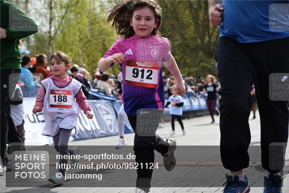 12.04.2026 - 45. Internationalen Wilhelmsburger Insellauf J. Mangold http://msf.ph/oto/9521124 12.04.2026 14:10:49 Ziel 910, 613, 789, 202, 709, 195, 912, 188, 430, 210, 701, 699, 703 meine-sportfotos.de