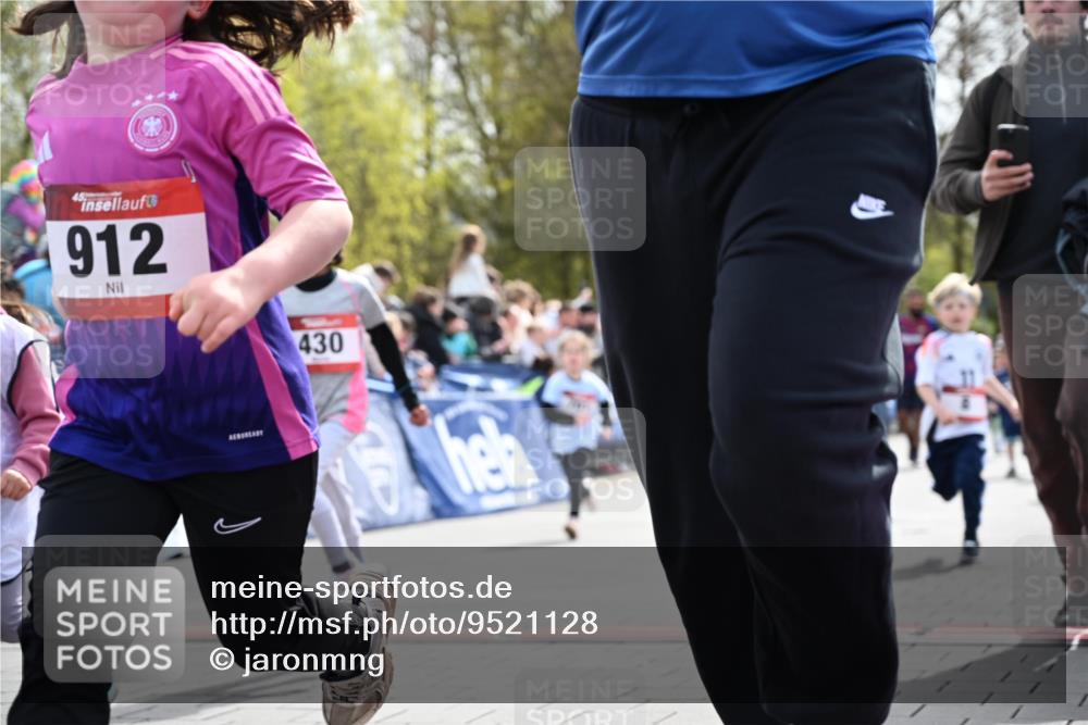 12.04.2026 - 45. Internationalen Wilhelmsburger Insellauf J. Mangold http://msf.ph/oto/9521128 12.04.2026 14:10:49 Ziel 910, 613, 789, 202, 709, 195, 912, 188, 430, 210, 701, 699, 703 meine-sportfotos.de