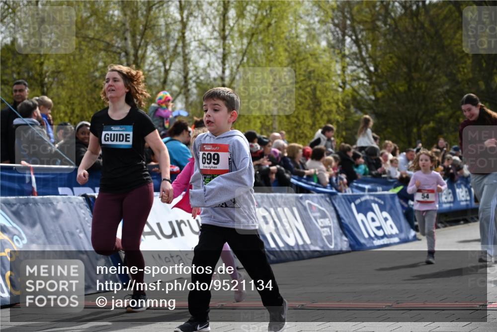 12.04.2026 - 45. Internationalen Wilhelmsburger Insellauf J. Mangold http://msf.ph/oto/9521134 12.04.2026 14:10:53 Ziel 430, 210, 701, 699, 703, 54, 147, 112, 643, 1514 meine-sportfotos.de