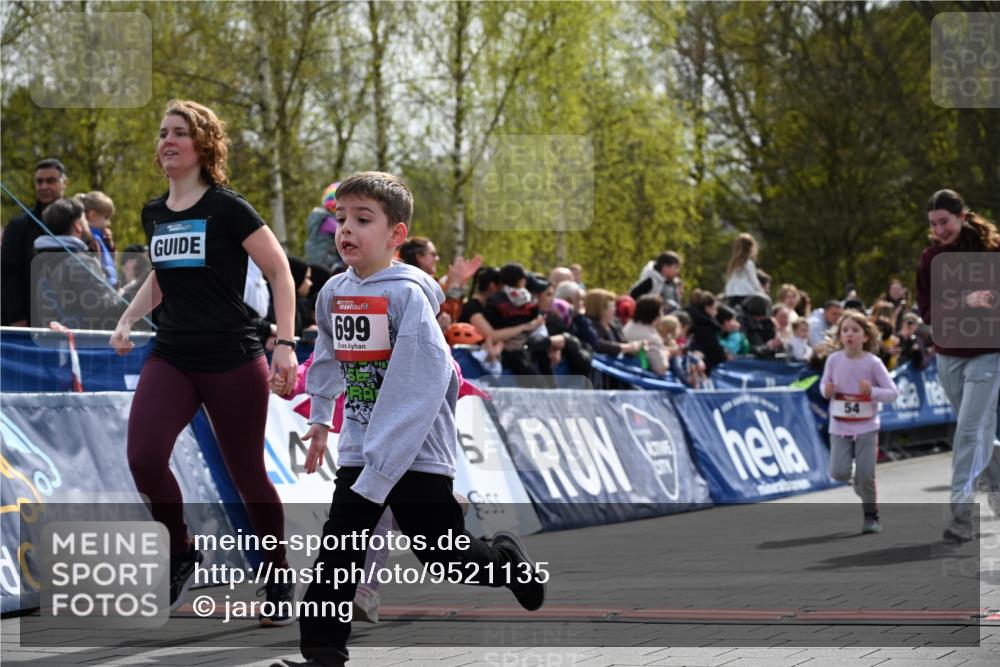12.04.2026 - 45. Internationalen Wilhelmsburger Insellauf J. Mangold http://msf.ph/oto/9521135 12.04.2026 14:10:53 Ziel 430, 210, 701, 699, 703, 54, 147, 112, 643, 1514 meine-sportfotos.de