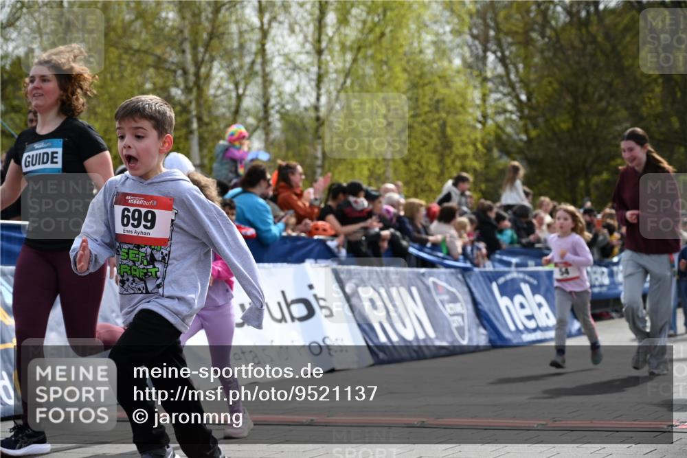 12.04.2026 - 45. Internationalen Wilhelmsburger Insellauf J. Mangold http://msf.ph/oto/9521137 12.04.2026 14:10:53 Ziel 430, 210, 701, 699, 703, 54, 147, 112, 643, 1514 meine-sportfotos.de