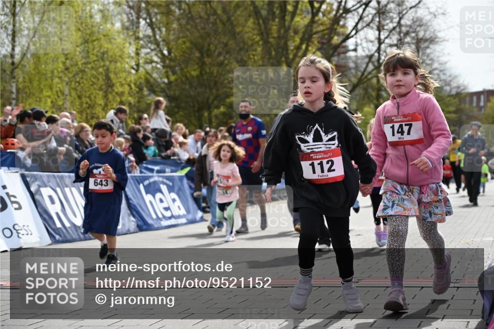 12.04.2026 - 45. Internationalen Wilhelmsburger Insellauf J. Mangold http://msf.ph/oto/9521152 12.04.2026 14:10:55 Ziel 701, 699, 703, 54, 147, 112, 643, 1514, 1526 meine-sportfotos.de