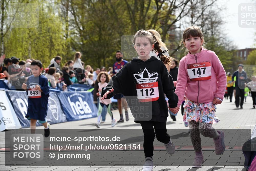 12.04.2026 - 45. Internationalen Wilhelmsburger Insellauf J. Mangold http://msf.ph/oto/9521154 12.04.2026 14:10:55 Ziel 701, 699, 703, 54, 147, 112, 643, 1514, 1526 meine-sportfotos.de