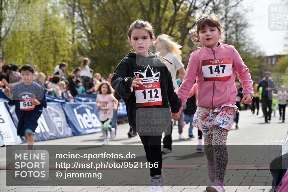 12.04.2026 - 45. Internationalen Wilhelmsburger Insellauf J. Mangold http://msf.ph/oto/9521156 12.04.2026 14:10:55 Ziel 701, 699, 703, 54, 147, 112, 643, 1514, 1526 meine-sportfotos.de