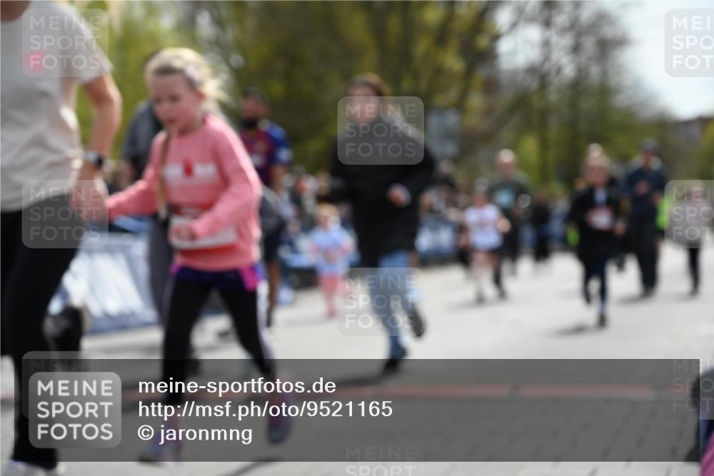 12.04.2026 - 45. Internationalen Wilhelmsburger Insellauf J. Mangold http://msf.ph/oto/9521165 12.04.2026 14:10:57 Ziel 54, 147, 112, 643, 1514, 1526, 700, 707 meine-sportfotos.de