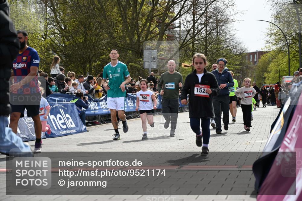 12.04.2026 - 45. Internationalen Wilhelmsburger Insellauf J. Mangold http://msf.ph/oto/9521174 12.04.2026 14:10:58 Ziel 54, 147, 112, 643, 1514, 1526, 700, 707, 727, 57, 728 meine-sportfotos.de
