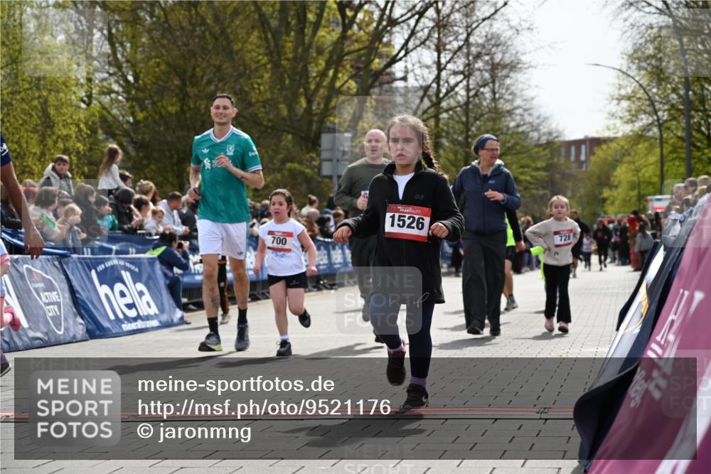 12.04.2026 - 45. Internationalen Wilhelmsburger Insellauf J. Mangold http://msf.ph/oto/9521176 12.04.2026 14:10:59 Ziel 643, 1514, 1526, 700, 707, 727, 57, 728 meine-sportfotos.de