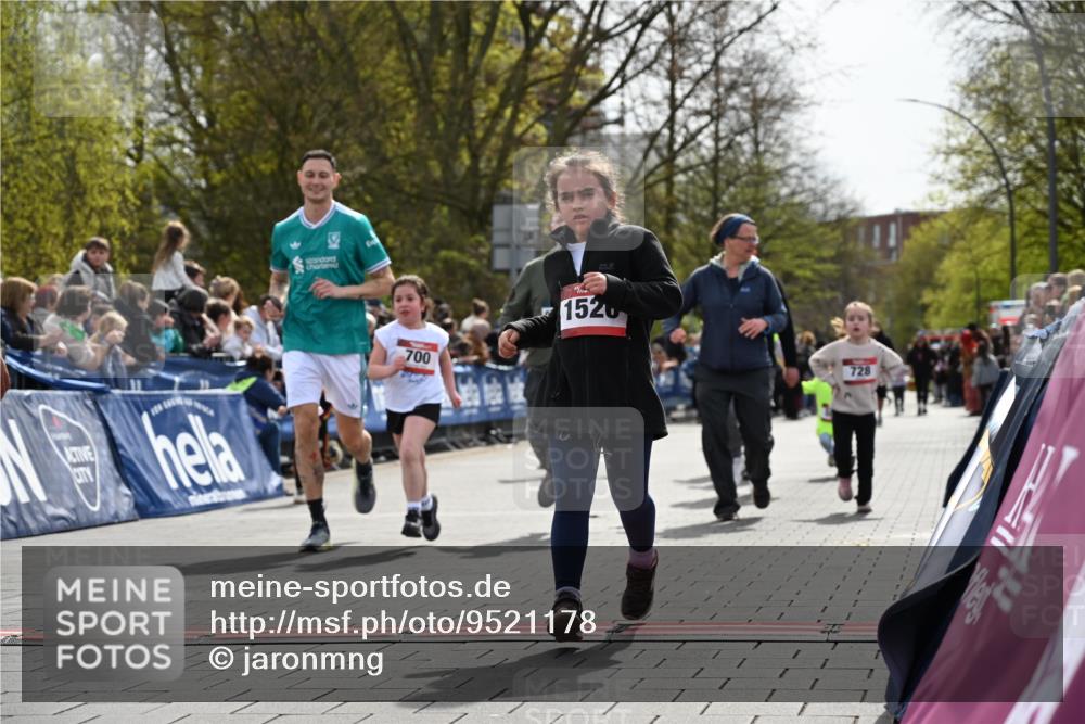 12.04.2026 - 45. Internationalen Wilhelmsburger Insellauf J. Mangold http://msf.ph/oto/9521178 12.04.2026 14:10:59 Ziel 643, 1514, 1526, 700, 707, 727, 57, 728 meine-sportfotos.de