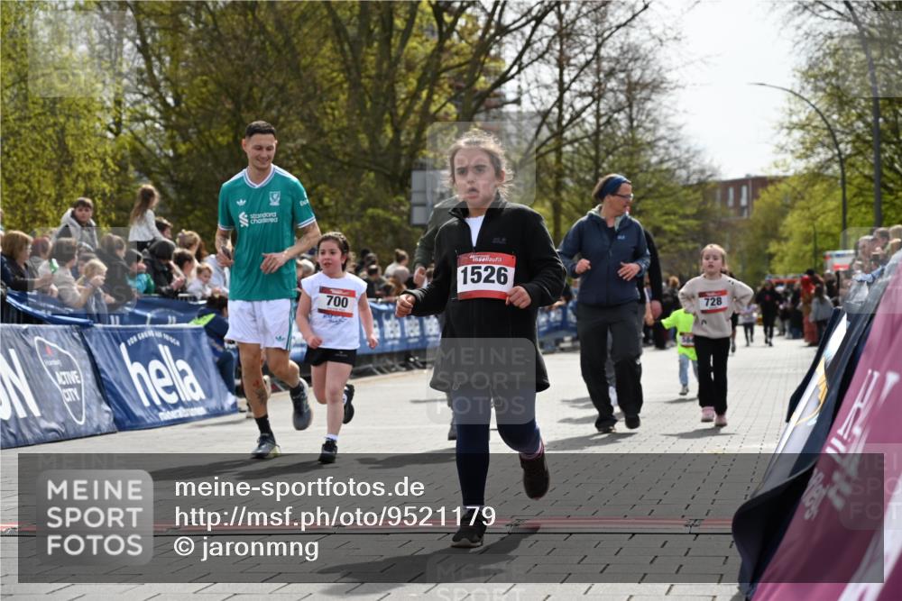 12.04.2026 - 45. Internationalen Wilhelmsburger Insellauf J. Mangold http://msf.ph/oto/9521179 12.04.2026 14:10:59 Ziel 643, 1514, 1526, 700, 707, 727, 57, 728 meine-sportfotos.de