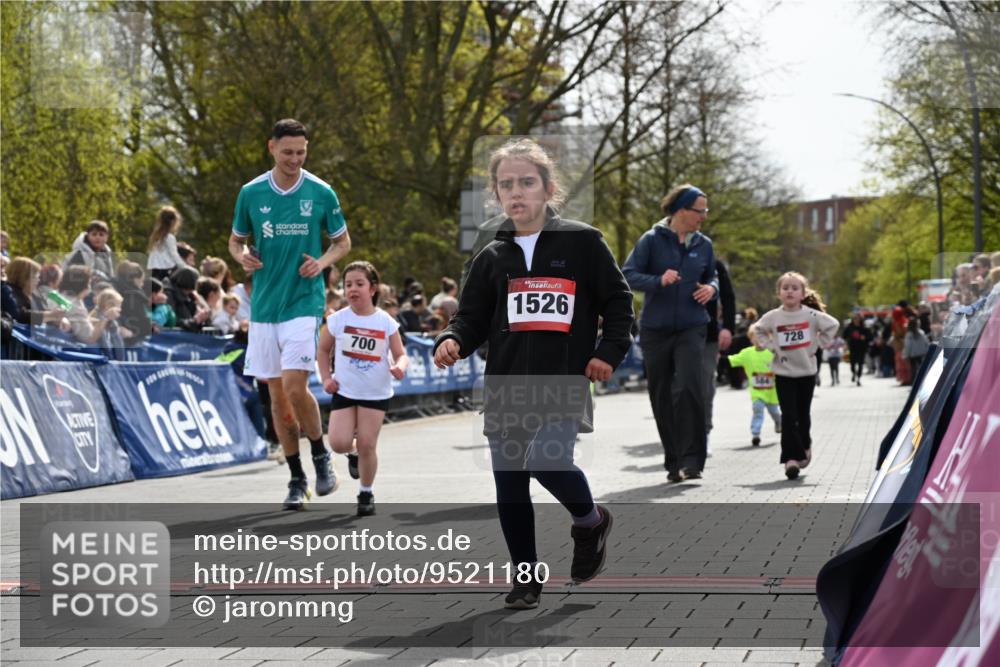 12.04.2026 - 45. Internationalen Wilhelmsburger Insellauf J. Mangold http://msf.ph/oto/9521180 12.04.2026 14:10:59 Ziel 643, 1514, 1526, 700, 707, 727, 57, 728 meine-sportfotos.de