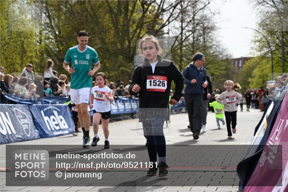 12.04.2026 - 45. Internationalen Wilhelmsburger Insellauf J. Mangold http://msf.ph/oto/9521181 12.04.2026 14:10:59 Ziel 643, 1514, 1526, 700, 707, 727, 57, 728 meine-sportfotos.de