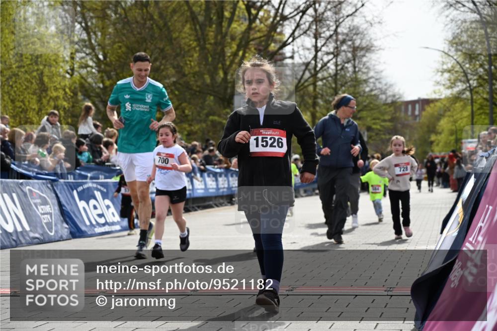 12.04.2026 - 45. Internationalen Wilhelmsburger Insellauf J. Mangold http://msf.ph/oto/9521182 12.04.2026 14:10:59 Ziel 643, 1514, 1526, 700, 707, 727, 57, 728 meine-sportfotos.de