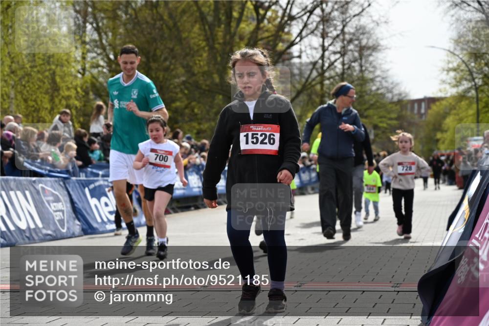 12.04.2026 - 45. Internationalen Wilhelmsburger Insellauf J. Mangold http://msf.ph/oto/9521185 12.04.2026 14:11:00 Ziel 1514, 1526, 700, 707, 727, 57, 728, 584, 568 meine-sportfotos.de