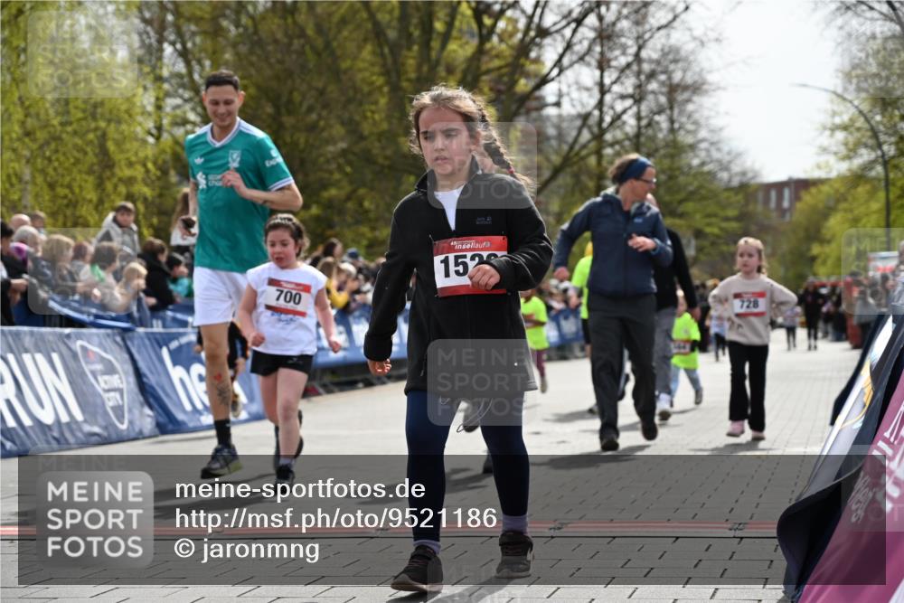 12.04.2026 - 45. Internationalen Wilhelmsburger Insellauf J. Mangold http://msf.ph/oto/9521186 12.04.2026 14:11:00 Ziel 1514, 1526, 700, 707, 727, 57, 728, 584, 568 meine-sportfotos.de