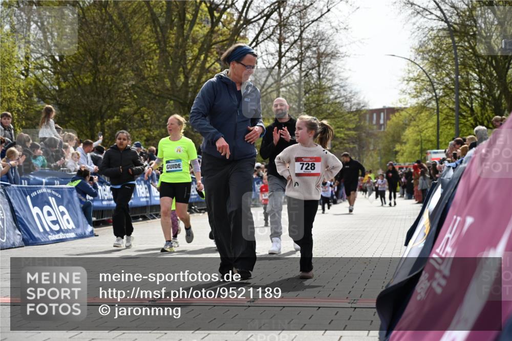 12.04.2026 - 45. Internationalen Wilhelmsburger Insellauf J. Mangold http://msf.ph/oto/9521189 12.04.2026 14:11:01 Ziel 1514, 1526, 700, 707, 727, 57, 728, 584, 568 meine-sportfotos.de