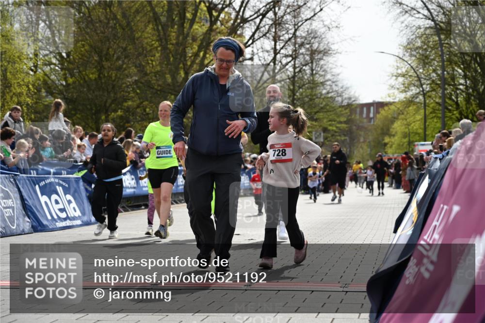 12.04.2026 - 45. Internationalen Wilhelmsburger Insellauf J. Mangold http://msf.ph/oto/9521192 12.04.2026 14:11:02 Ziel 1526, 700, 707, 727, 57, 728, 584, 568 meine-sportfotos.de