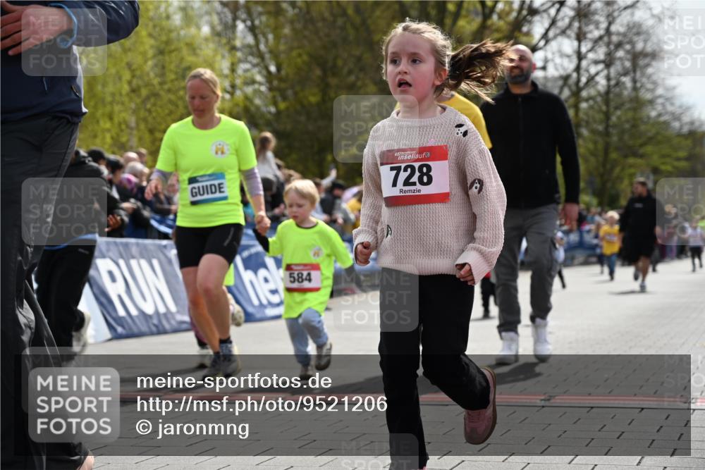 12.04.2026 - 45. Internationalen Wilhelmsburger Insellauf J. Mangold http://msf.ph/oto/9521206 12.04.2026 14:11:04 Ziel 700, 707, 727, 57, 728, 584, 568, 914 meine-sportfotos.de