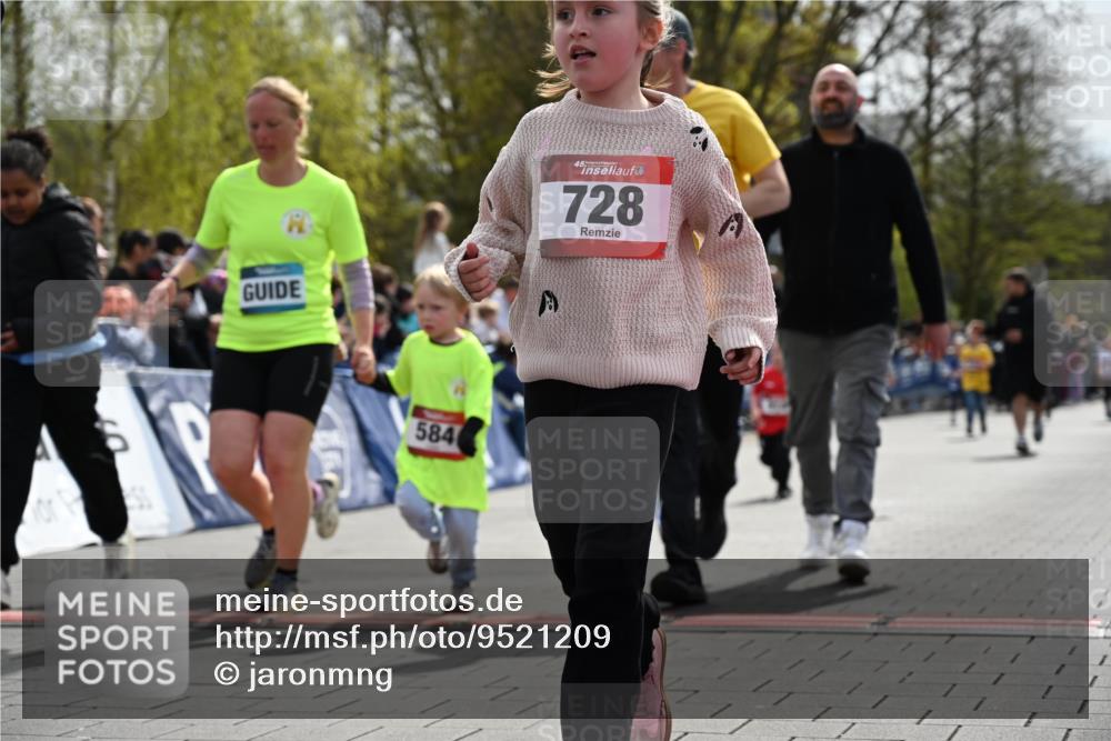 12.04.2026 - 45. Internationalen Wilhelmsburger Insellauf J. Mangold http://msf.ph/oto/9521209 12.04.2026 14:11:04 Ziel 700, 707, 727, 57, 728, 584, 568, 914 meine-sportfotos.de