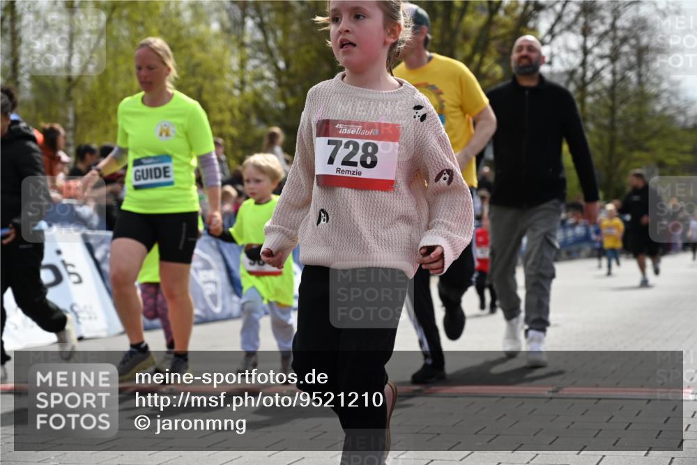 12.04.2026 - 45. Internationalen Wilhelmsburger Insellauf J. Mangold http://msf.ph/oto/9521210 12.04.2026 14:11:04 Ziel 700, 707, 727, 57, 728, 584, 568, 914 meine-sportfotos.de