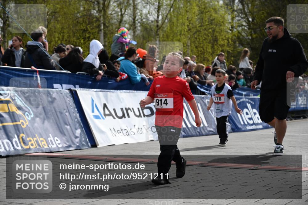 12.04.2026 - 45. Internationalen Wilhelmsburger Insellauf J. Mangold http://msf.ph/oto/9521211 12.04.2026 14:11:09 Ziel 914, 178, 630, 43 meine-sportfotos.de