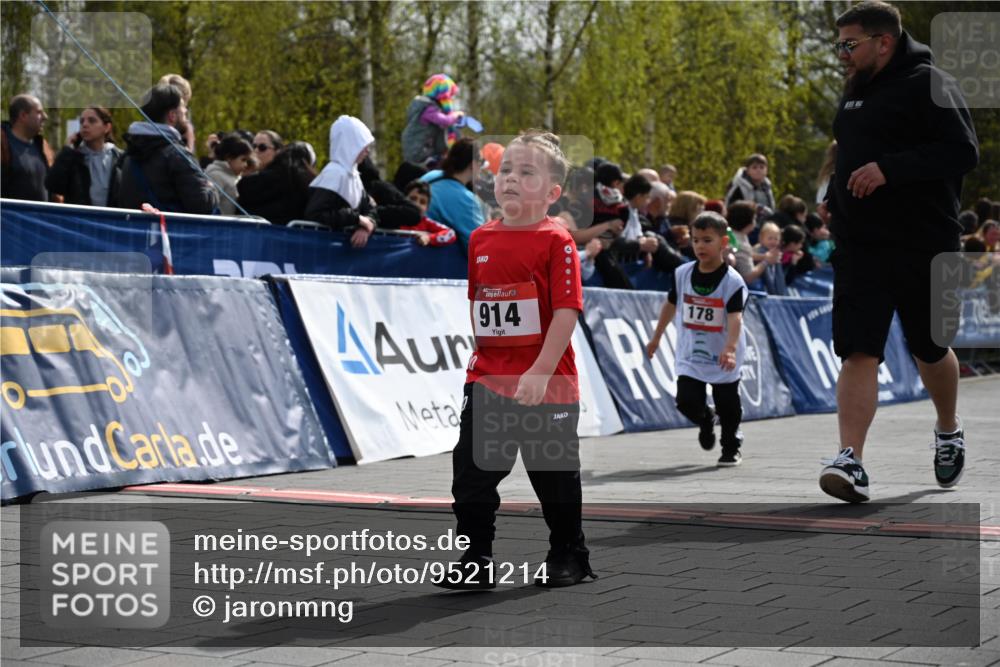 12.04.2026 - 45. Internationalen Wilhelmsburger Insellauf J. Mangold http://msf.ph/oto/9521214 12.04.2026 14:11:09 Ziel 914, 178, 630, 43 meine-sportfotos.de