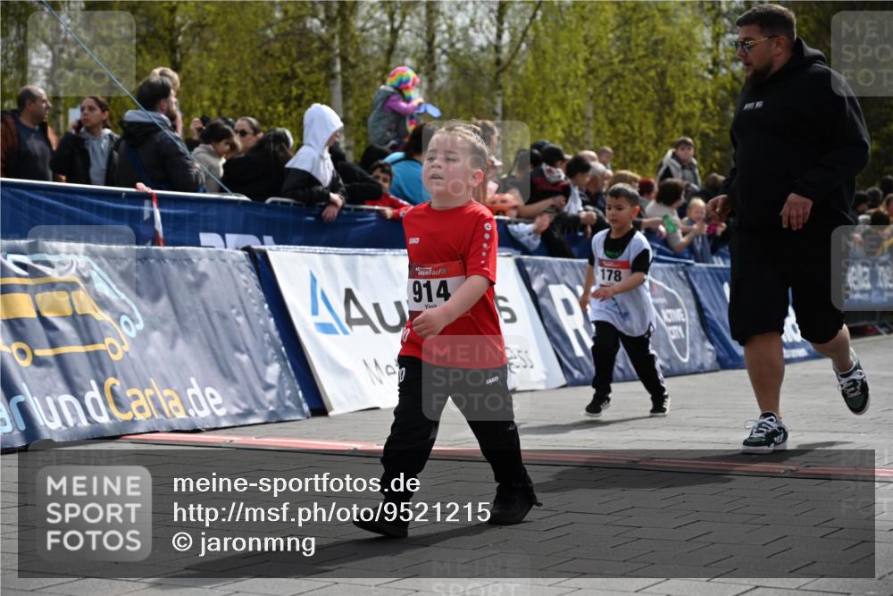 12.04.2026 - 45. Internationalen Wilhelmsburger Insellauf J. Mangold http://msf.ph/oto/9521215 12.04.2026 14:11:09 Ziel 914, 178, 630, 43 meine-sportfotos.de