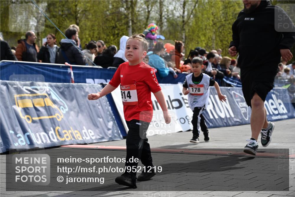 12.04.2026 - 45. Internationalen Wilhelmsburger Insellauf J. Mangold http://msf.ph/oto/9521219 12.04.2026 14:11:09 Ziel 914, 178, 630, 43 meine-sportfotos.de