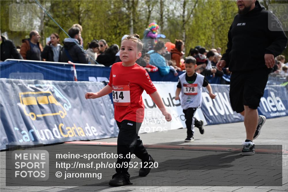 12.04.2026 - 45. Internationalen Wilhelmsburger Insellauf J. Mangold http://msf.ph/oto/9521220 12.04.2026 14:11:09 Ziel 914, 178, 630, 43 meine-sportfotos.de
