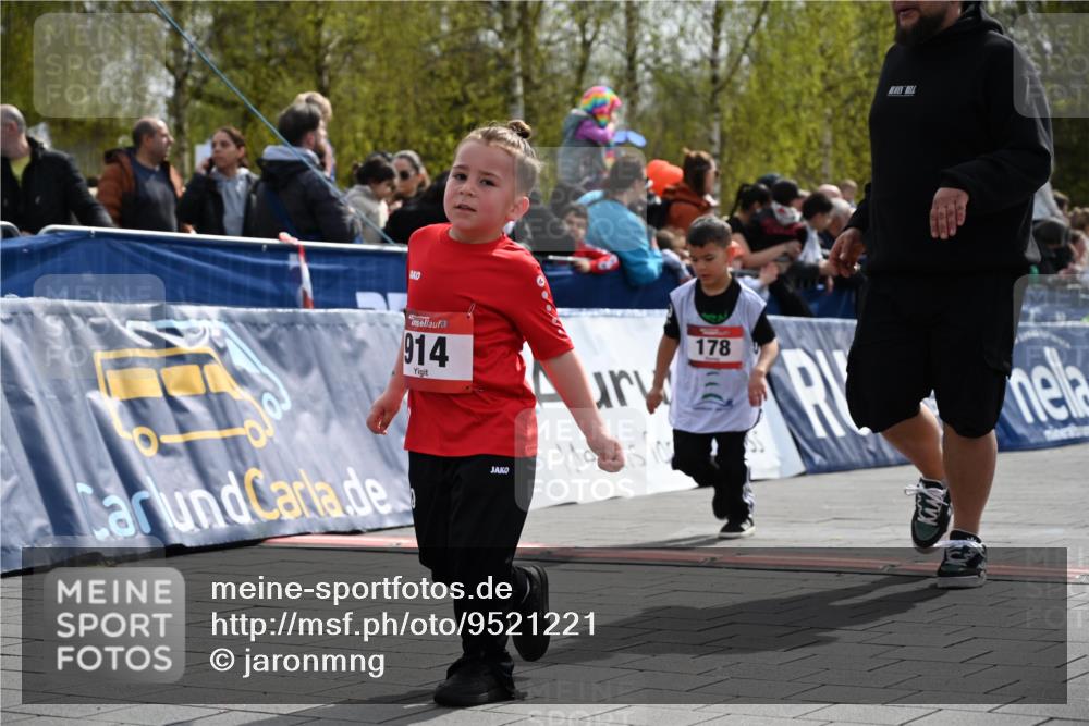 12.04.2026 - 45. Internationalen Wilhelmsburger Insellauf J. Mangold http://msf.ph/oto/9521221 12.04.2026 14:11:09 Ziel 914, 178, 630, 43 meine-sportfotos.de