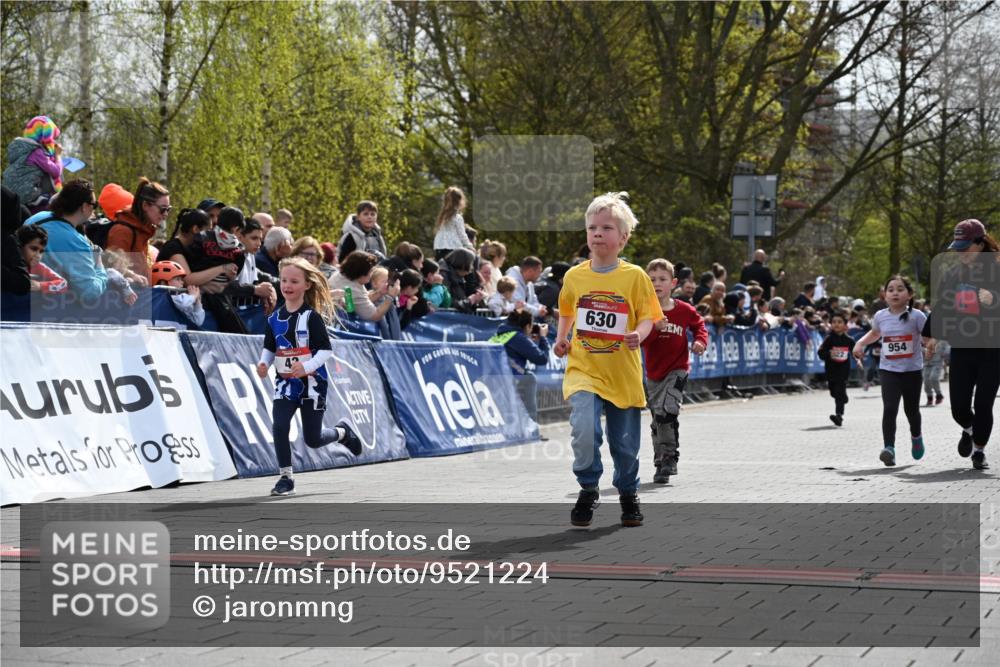 12.04.2026 - 45. Internationalen Wilhelmsburger Insellauf J. Mangold http://msf.ph/oto/9521224 12.04.2026 14:11:11 Ziel 914, 178, 630, 43, 954, 922 meine-sportfotos.de