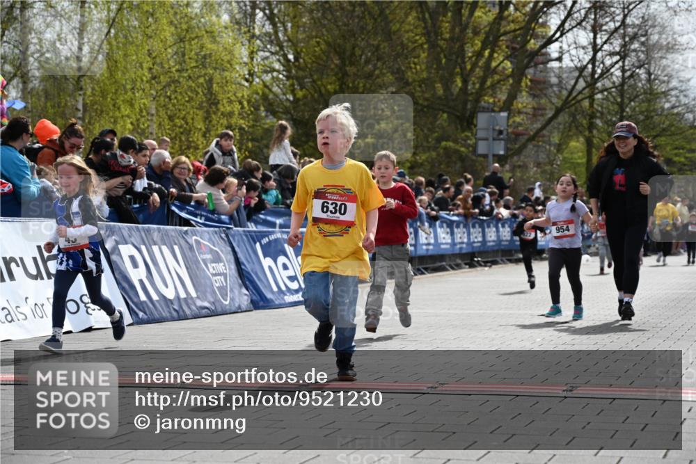 12.04.2026 - 45. Internationalen Wilhelmsburger Insellauf J. Mangold http://msf.ph/oto/9521230 12.04.2026 14:11:12 Ziel 178, 630, 43, 954, 922 meine-sportfotos.de