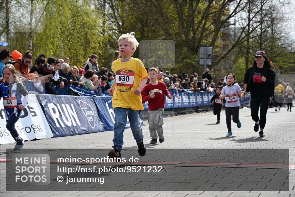 12.04.2026 - 45. Internationalen Wilhelmsburger Insellauf J. Mangold http://msf.ph/oto/9521232 12.04.2026 14:11:12 Ziel 178, 630, 43, 954, 922 meine-sportfotos.de