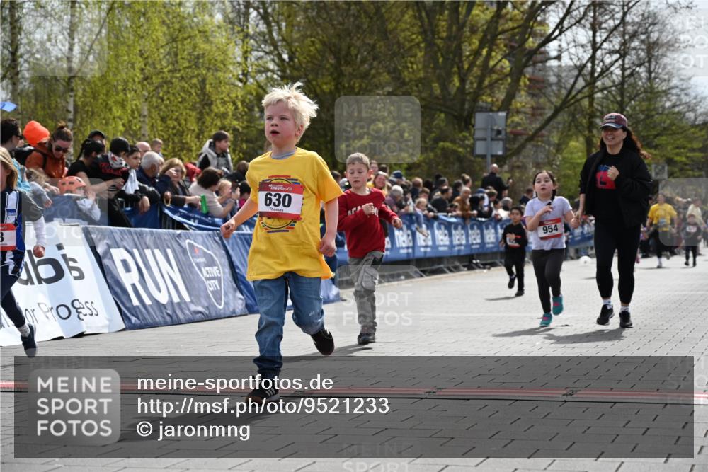 12.04.2026 - 45. Internationalen Wilhelmsburger Insellauf J. Mangold http://msf.ph/oto/9521233 12.04.2026 14:11:12 Ziel 178, 630, 43, 954, 922 meine-sportfotos.de