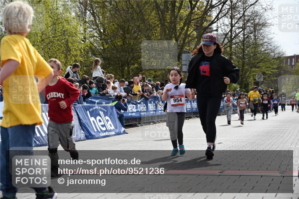 12.04.2026 - 45. Internationalen Wilhelmsburger Insellauf J. Mangold http://msf.ph/oto/9521236 12.04.2026 14:11:13 Ziel 178, 630, 43, 954, 922 meine-sportfotos.de