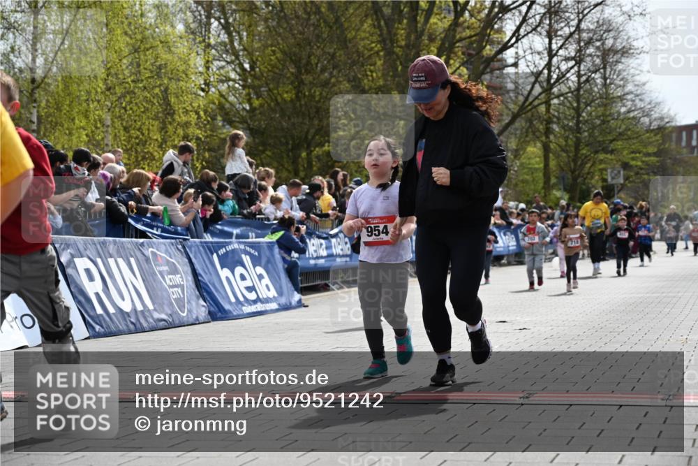 12.04.2026 - 45. Internationalen Wilhelmsburger Insellauf J. Mangold http://msf.ph/oto/9521242 12.04.2026 14:11:14 Ziel 630, 43, 954, 922, 718 meine-sportfotos.de