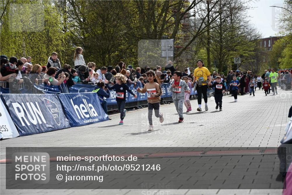 12.04.2026 - 45. Internationalen Wilhelmsburger Insellauf J. Mangold http://msf.ph/oto/9521246 12.04.2026 14:11:17 Ziel 954, 922, 718, 962, 702, 655 meine-sportfotos.de