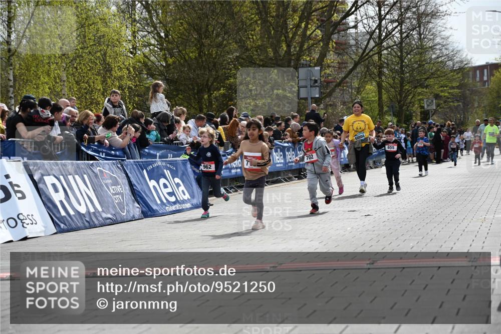 12.04.2026 - 45. Internationalen Wilhelmsburger Insellauf J. Mangold http://msf.ph/oto/9521250 12.04.2026 14:11:17 Ziel 954, 922, 718, 962, 702, 655 meine-sportfotos.de