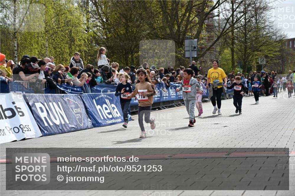 12.04.2026 - 45. Internationalen Wilhelmsburger Insellauf J. Mangold http://msf.ph/oto/9521253 12.04.2026 14:11:17 Ziel 954, 922, 718, 962, 702, 655 meine-sportfotos.de