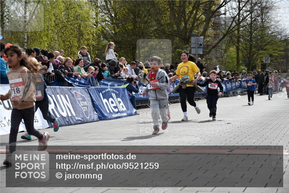 12.04.2026 - 45. Internationalen Wilhelmsburger Insellauf J. Mangold http://msf.ph/oto/9521259 12.04.2026 14:11:19 Ziel 922, 718, 962, 702, 655, 783 meine-sportfotos.de