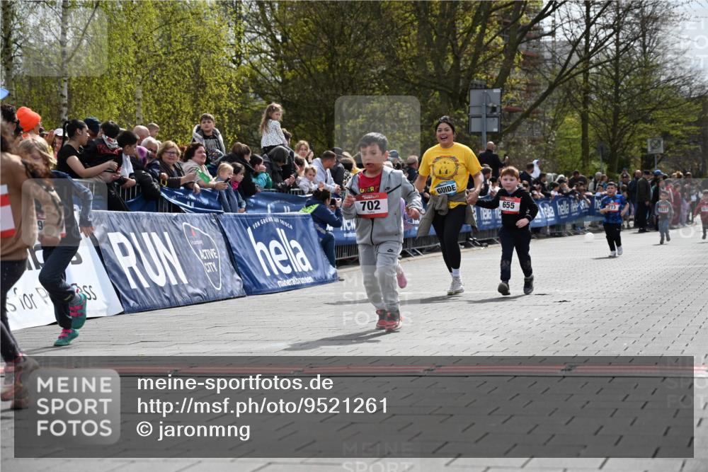 12.04.2026 - 45. Internationalen Wilhelmsburger Insellauf J. Mangold http://msf.ph/oto/9521261 12.04.2026 14:11:19 Ziel 922, 718, 962, 702, 655, 783 meine-sportfotos.de