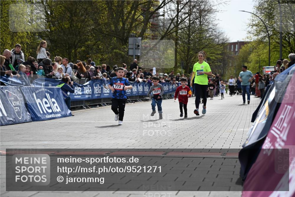 12.04.2026 - 45. Internationalen Wilhelmsburger Insellauf J. Mangold http://msf.ph/oto/9521271 12.04.2026 14:11:24 Ziel 702, 655, 783, 773, 1527, 1515 meine-sportfotos.de