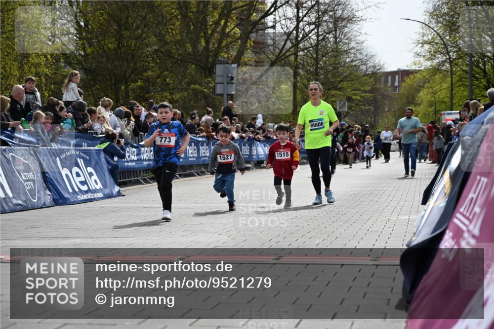 12.04.2026 - 45. Internationalen Wilhelmsburger Insellauf J. Mangold http://msf.ph/oto/9521279 12.04.2026 14:11:25 Ziel 655, 783, 773, 1527, 1515 meine-sportfotos.de