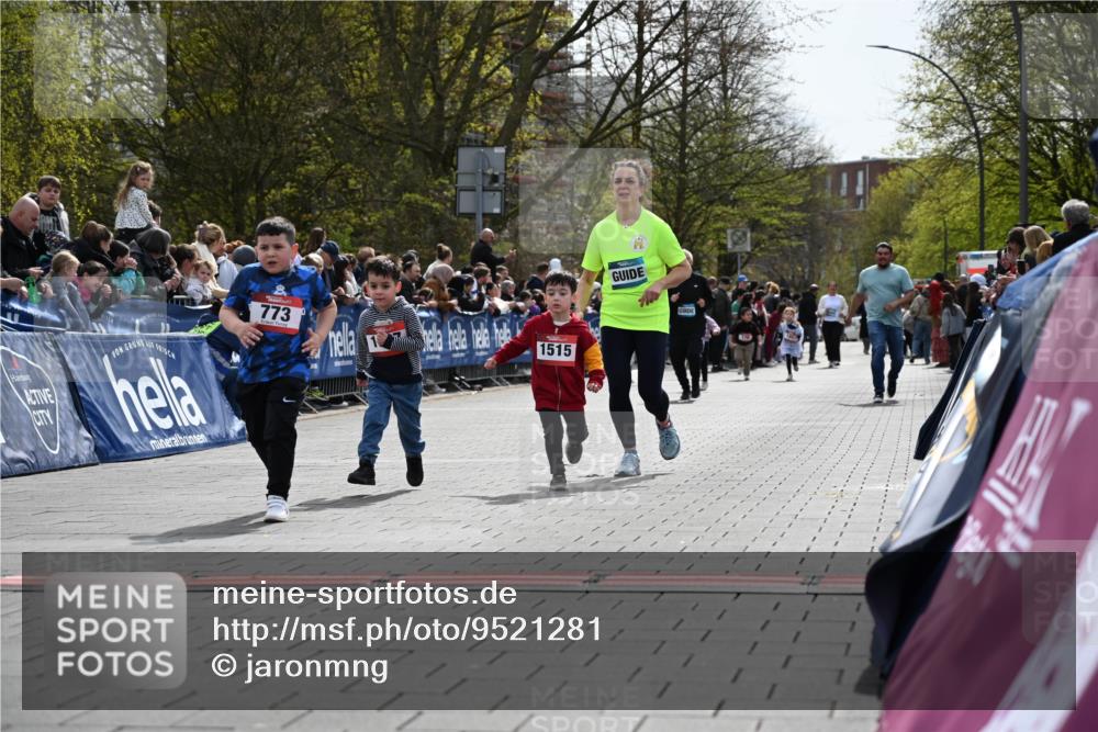 12.04.2026 - 45. Internationalen Wilhelmsburger Insellauf J. Mangold http://msf.ph/oto/9521281 12.04.2026 14:11:26 Ziel 783, 773, 1527, 1515 meine-sportfotos.de