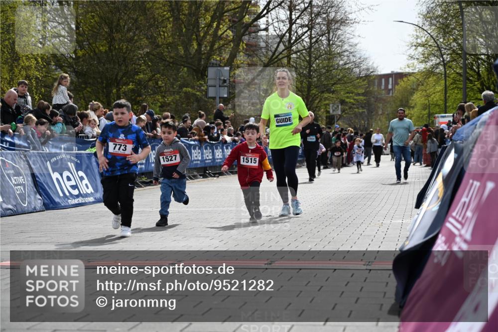 12.04.2026 - 45. Internationalen Wilhelmsburger Insellauf J. Mangold http://msf.ph/oto/9521282 12.04.2026 14:11:26 Ziel 783, 773, 1527, 1515 meine-sportfotos.de