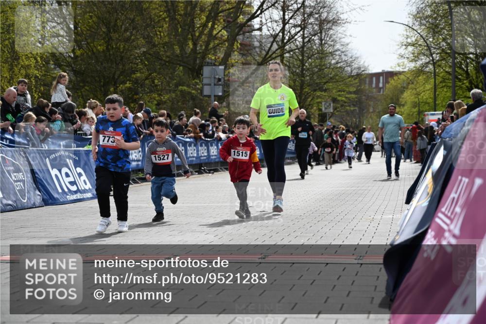 12.04.2026 - 45. Internationalen Wilhelmsburger Insellauf J. Mangold http://msf.ph/oto/9521283 12.04.2026 14:11:26 Ziel 783, 773, 1527, 1515 meine-sportfotos.de