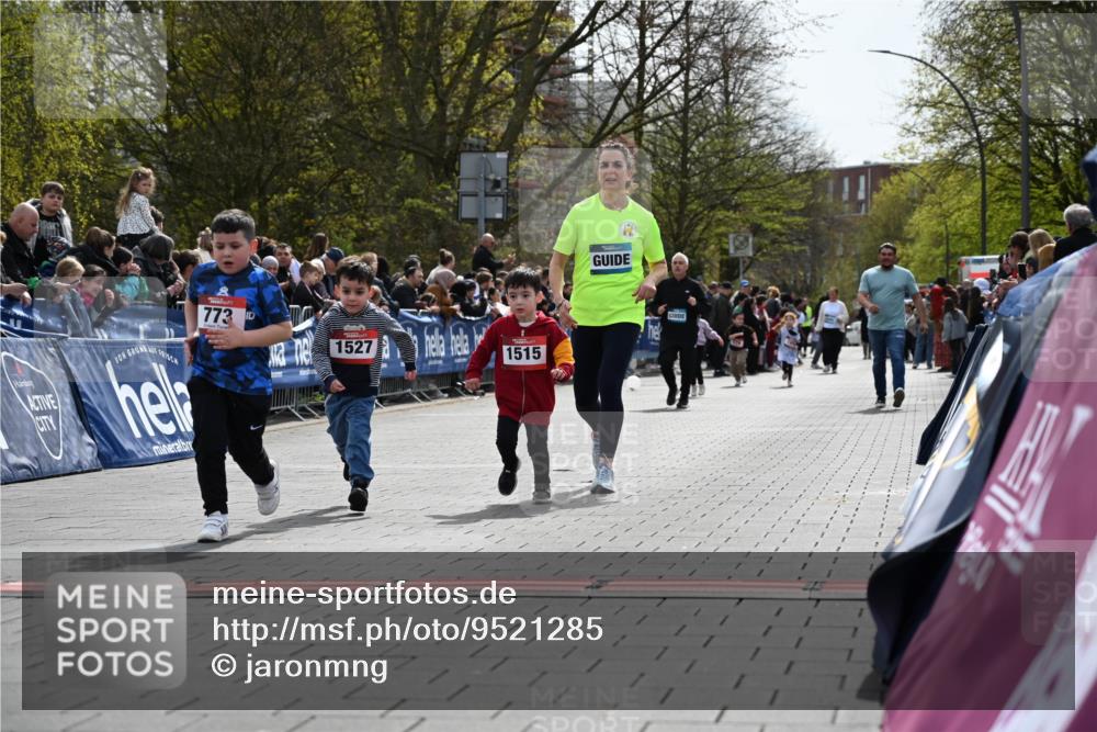 12.04.2026 - 45. Internationalen Wilhelmsburger Insellauf J. Mangold http://msf.ph/oto/9521285 12.04.2026 14:11:26 Ziel 783, 773, 1527, 1515 meine-sportfotos.de