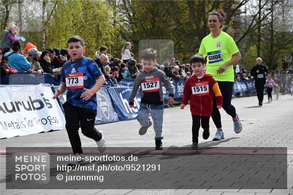 12.04.2026 - 45. Internationalen Wilhelmsburger Insellauf J. Mangold http://msf.ph/oto/9521291 12.04.2026 14:11:28 Ziel 773, 1527, 1515 meine-sportfotos.de